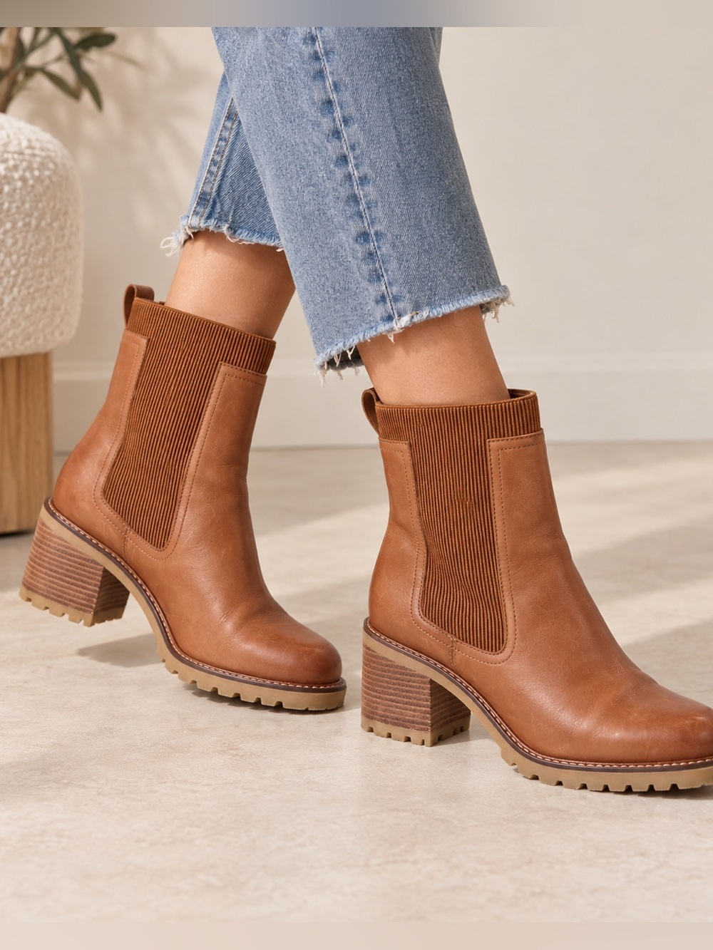 Seychelles FarFetched Chelsea Boots Women’s 8 Cognac Leather Lug Sole Block Heel